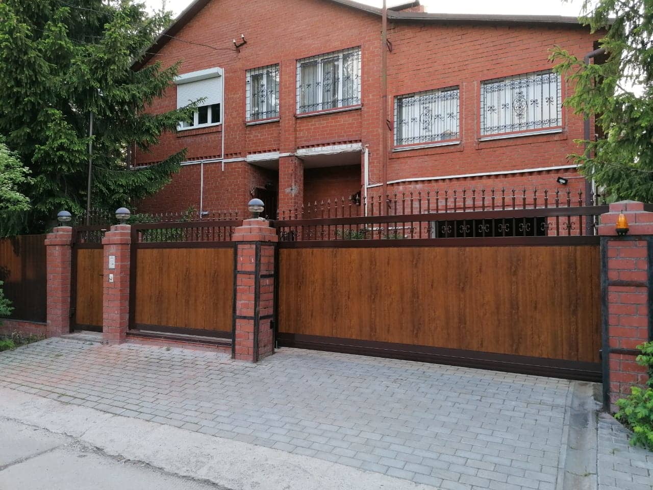 Уличные ворота DoorHan в Лисках с установкой