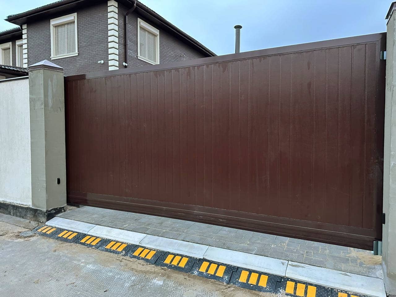 Уличные ворота DoorHan в Лисках с установкой