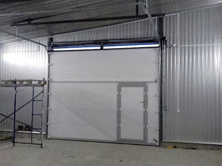 Подъемные ворота с калиткой для гаража в Лисках